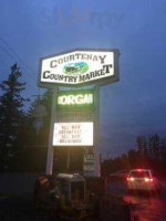 Courtenay Country Market outside