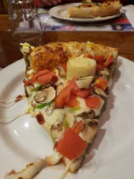Pizza Salvatoré food