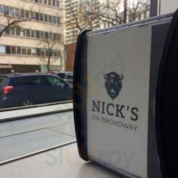 Nick's on Broadway outside