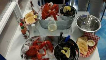 La Boite A Fruits De Mer food