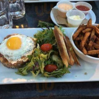 L'gros Luxe Sherbrooke food