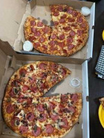 Weston Pizza and Wings food