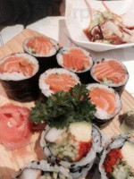 Mi-Ne Sushi food