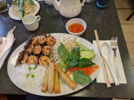 Pho Linh Linh Vietnamese Restaurant food