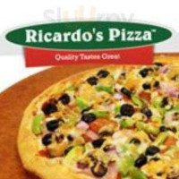 Ricardo's Pizza food
