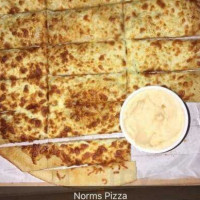 Norm's Pizza food