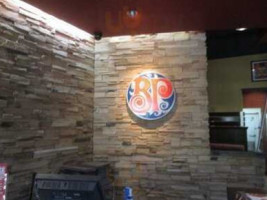 Boston Pizza outside