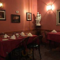 Il Vagabondo Italian Restaurant inside