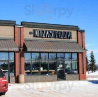Nitza's Pizza outside