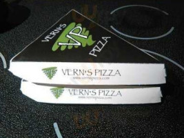 Vern's Pizza outside