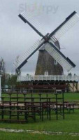 Livery Barn Restaurant outside