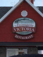 La Fromagerie Victoria outside