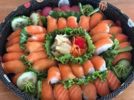 Ikura Sushi Bromont food