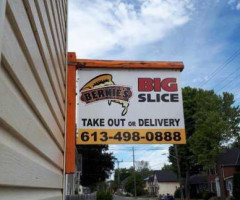 Bernie's Big Slice outside