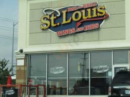St. Louis Bar & Grill outside