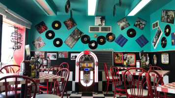 Ricky Lee's Da Bomb Diner inside