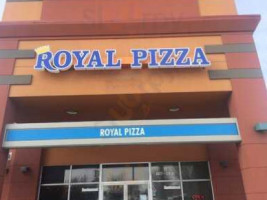 Royal Pizza West food