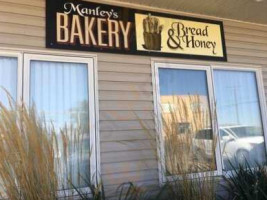 Manley's Bakery outside