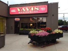 Yavis Family Restaurant outside