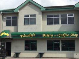 Woody's Bakery outside