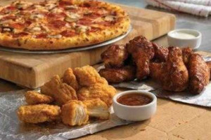 Iroquois Pizza And Wings food