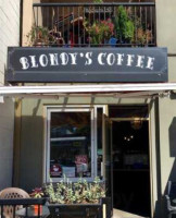 Blondy's Coffee outside