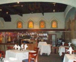 Golden Lion Restaurant, Bar inside