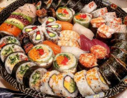 Sushi Naniyori food