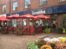 Leonidas outside