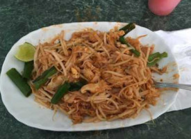 Express Thai Quisine food