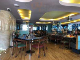 James Bay Inn Art Deco Cafe/ food