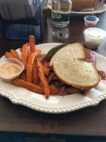 Ross Country Smokehouse food