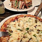 Kal's Family Restaurant & Pizzeria Inc food