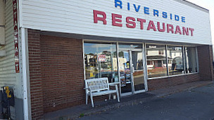 Riverside Restaurant outside
