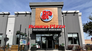 Boston Pizza 430 Hunt Club inside