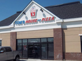 Tom's House Of Pizza (okotoks) outside