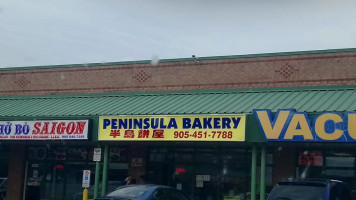 Peninsula Bakery outside