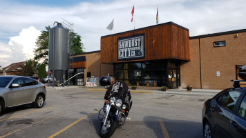 Sawdust City Brewing Co. outside