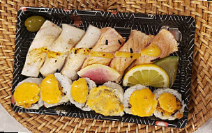Toto Sushi food