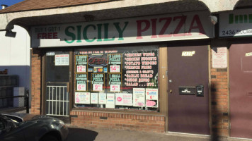 Sicily Pizza outside