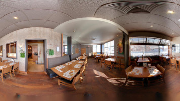 Rotisserie St-Hubert inside