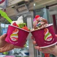 Menchie's Frozen Yogurt (guildford) food