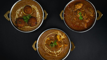Naan N Curry food