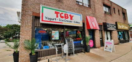 Tcby Yogurt outside