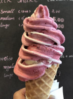 Berry's Frozen Yogurt Ice Cream food