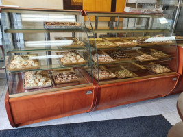 Garni Bakery food