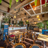 Drift Cafe Vista Lounge inside