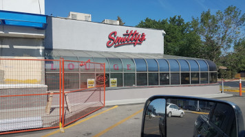 Smitty's Golden Mile outside