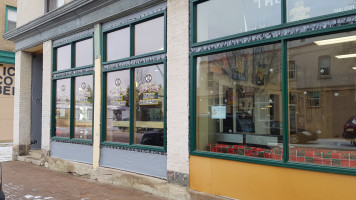 Tilli-Beans Bakery & Coffee Shop outside