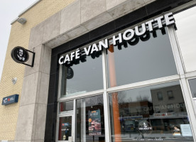 Cafe Van Houtte inside